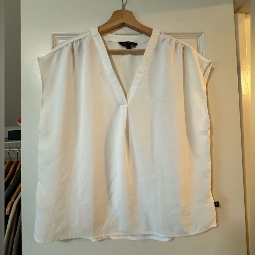 Banana Republic White V-Neck Blouse